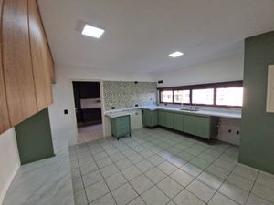 Image 8 - 925016