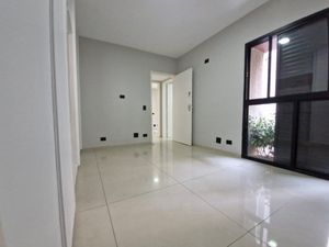 Image 19 - 925016