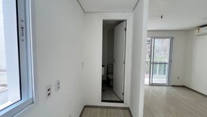 Image 10 - 925018