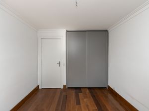 Image 18 - 925022