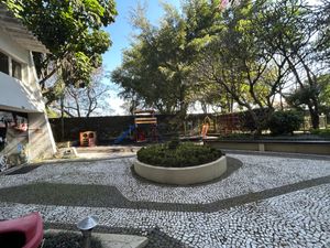 Image 20 - 925022