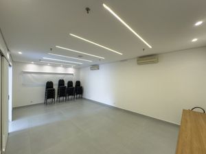Image 38 - 925025