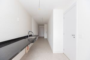 Image 28 - 925045