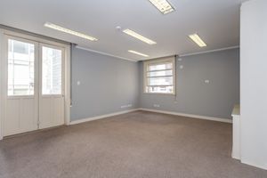 Image 29 - 925047