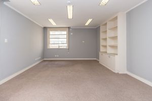 Image 30 - 925047