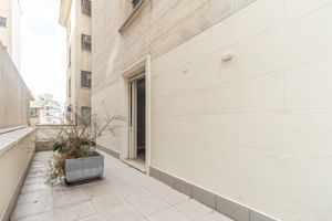 Image 19 - 925047