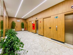 Image 1 - 925047