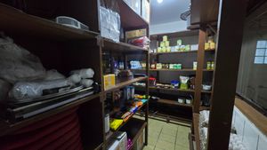 Image 24 - 925049