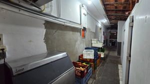 Image 17 - 925049