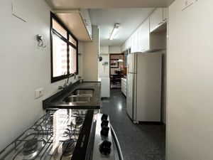 Image 15 - 925052