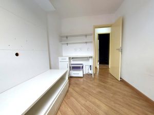 Image 19 - 925054