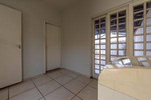Image 28 - 925058