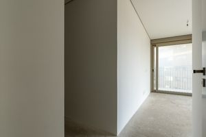Image 32 - 925060