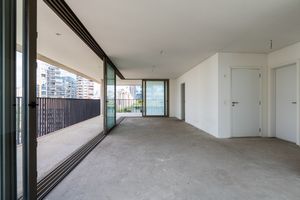 Image 15 - 925060