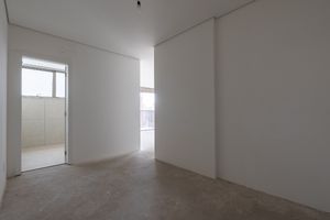 Image 37 - 925060
