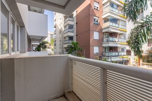 Image 11 - 925061