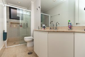 Image 17 - 925066
