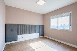 Image 19 - 925073