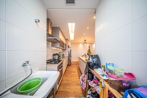Image 17 - 925079