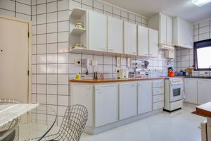 Image 37 - 925090