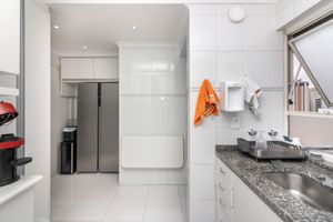 Image 19 - 925091