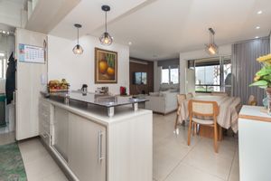 Image 33 - 925095