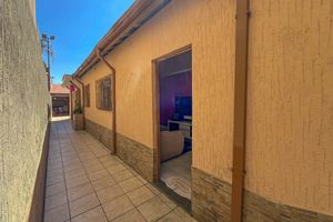 Image 6 - 925096