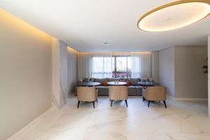 Image 22 - 925103