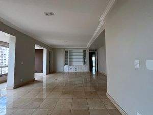 Image 4 - 925107