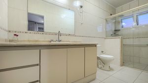 Image 12 - 925121