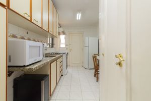 Image 10 - 925142