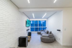 Image 1 - 925175