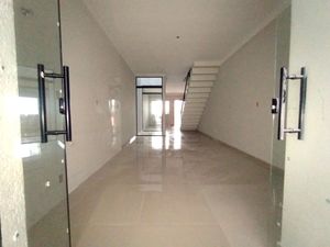 Image 19 - 925191
