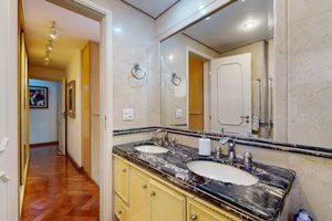 Image 30 - 925197