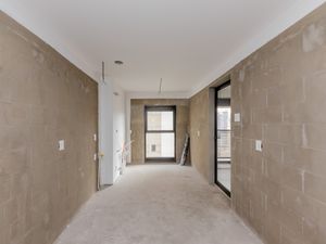 Image 17 - 925203