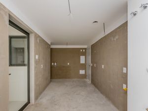 Image 18 - 925203