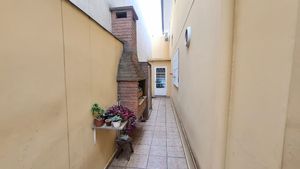 Image 15 - 925210