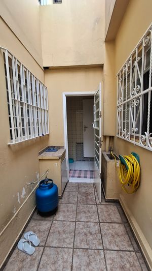 Image 19 - 925210
