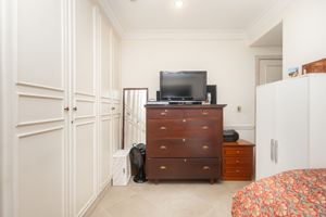 Image 28 - 925211