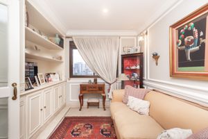 Image 15 - 925211