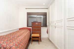 Image 27 - 925211