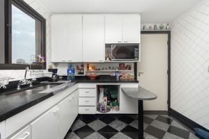 Image 21 - 925211