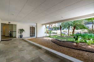 Image 33 - 925213