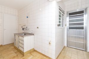 Image 7 - 925220