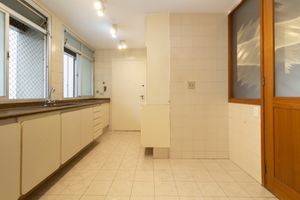 Image 22 - 925222