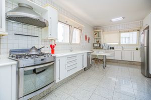 Image 44 - 925226