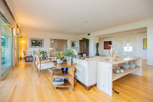 Image 4 - 925226