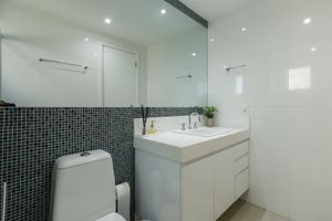 Image 44 - 925228