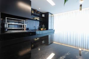 Image 8 - 925228