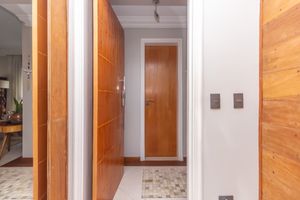Image 21 - 925229